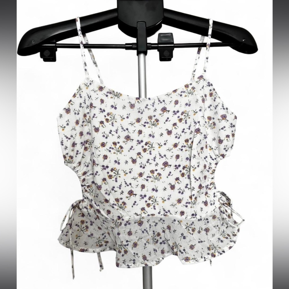 ILLA ILLA Floral Print Camisole in White and Purple